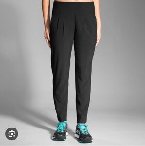 Brooks Chaser Pants Small